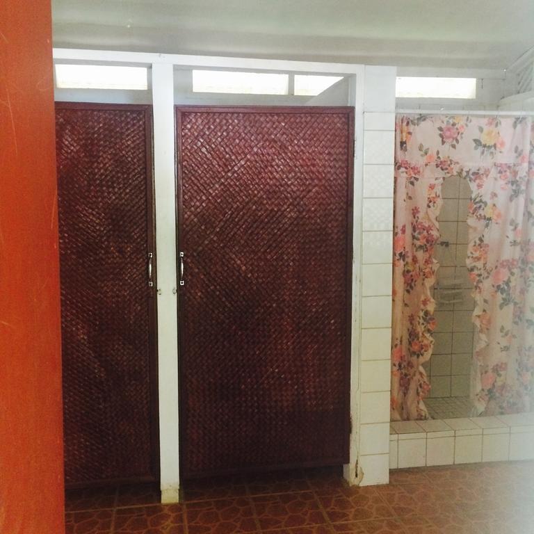 Vacations Beach Fale Hotel Manase Bilik gambar