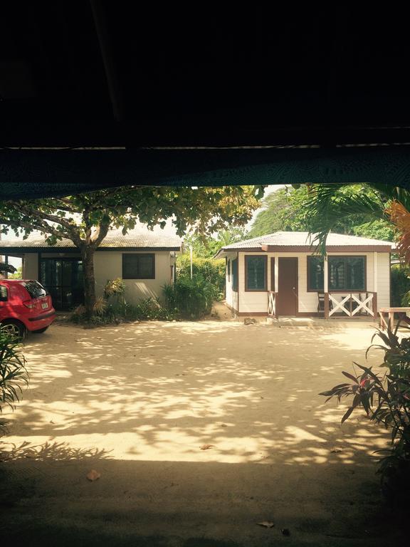Vacations Beach Fale Hotel Manase Bilik gambar