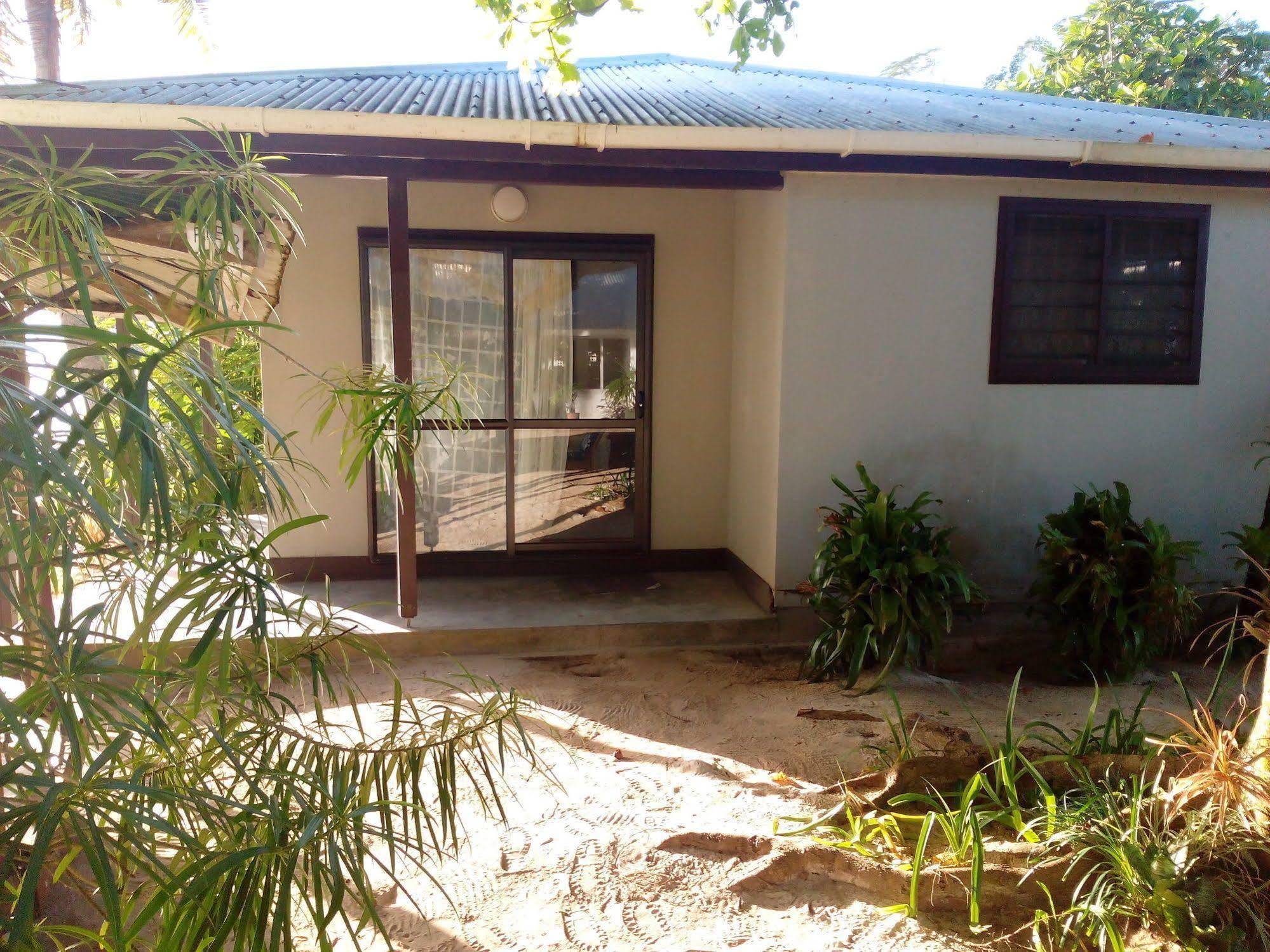 Vacations Beach Fale Hotel Manase Luaran gambar