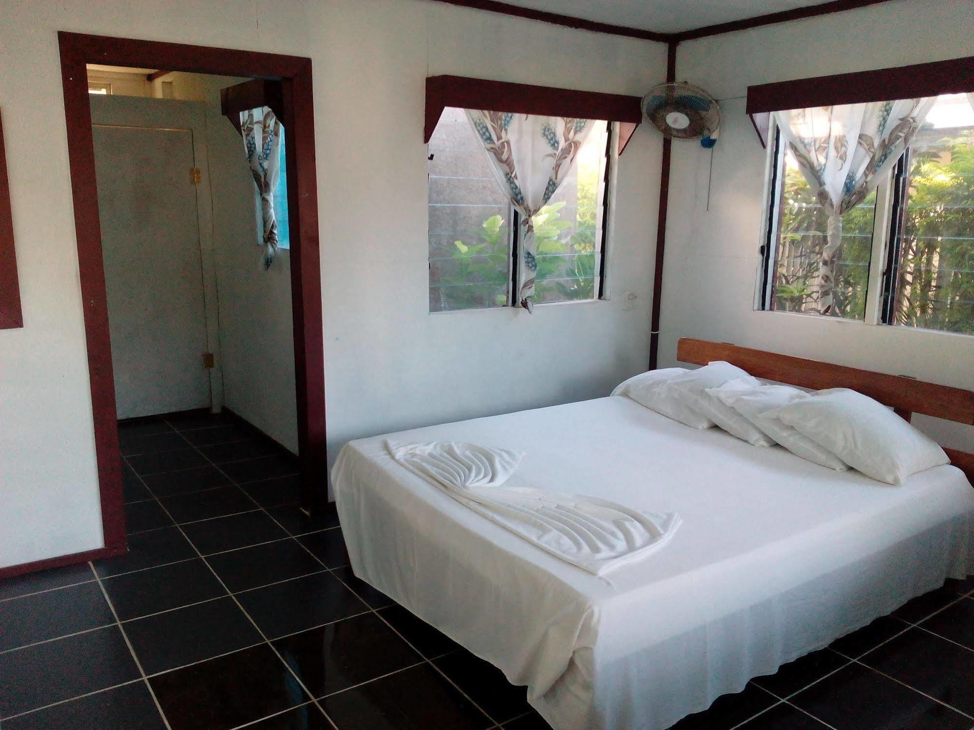 Vacations Beach Fale Hotel Manase Luaran gambar